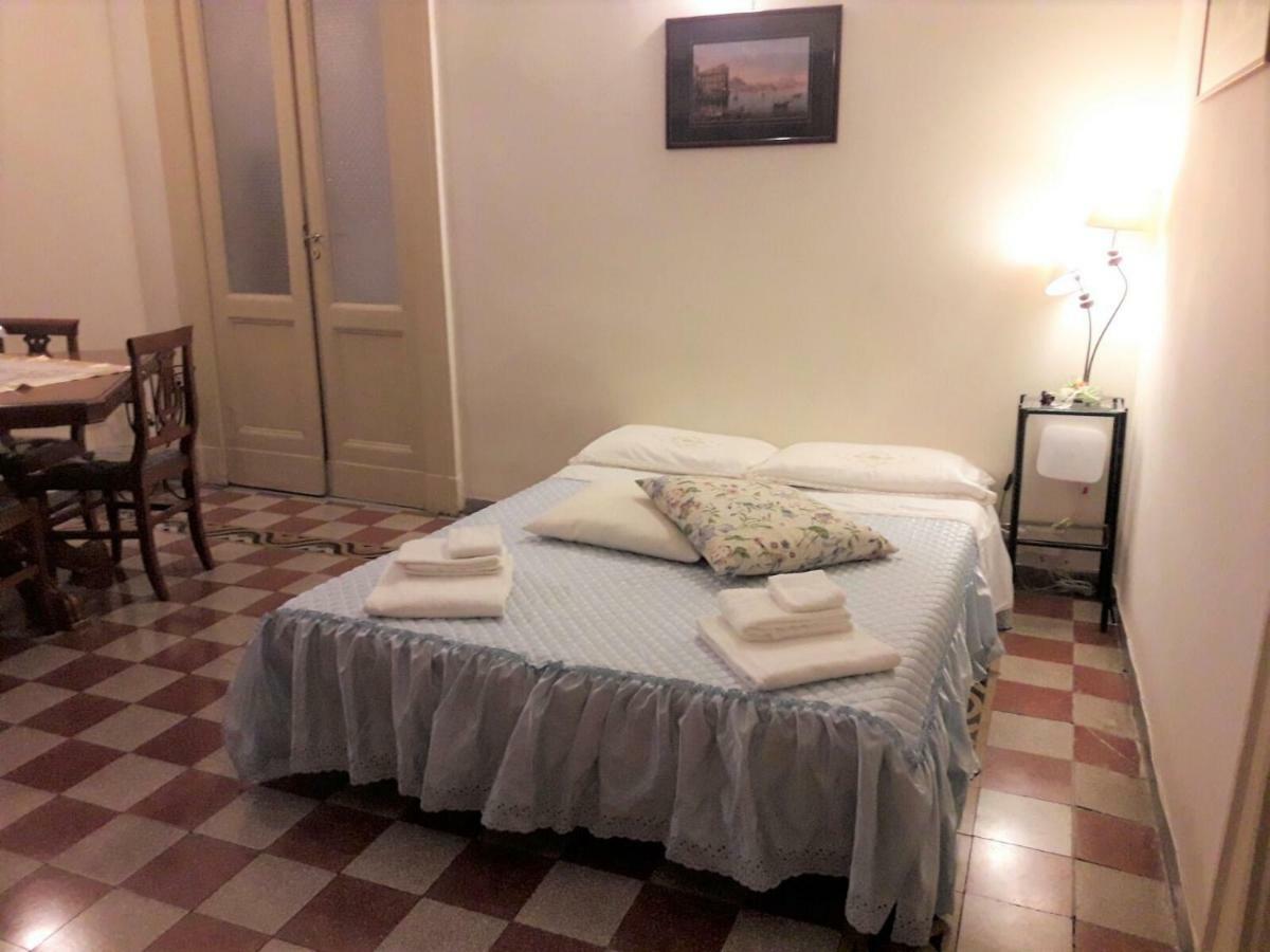 Casa Lillina A Toledo , Near Piazza Del Plebiscito Lägenhet Neapel Exteriör bild