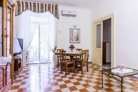 Casa Lillina A Toledo , Near Piazza Del Plebiscito Lägenhet Neapel Exteriör bild
